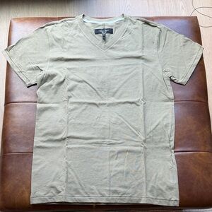 rag & bone Men's Short Sleeve V-Neck T-Shirt in Light Tan